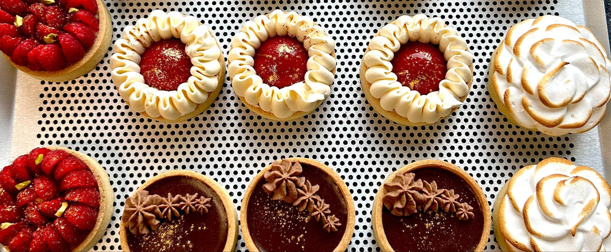 Exclusief assortiment van luxe Franse patisserie en individuele desserts van een ambachtelijke patissier in Tilburg.